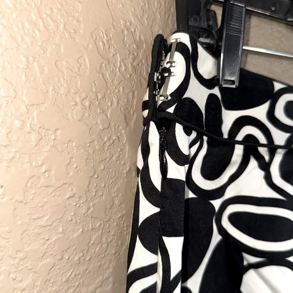 Talbots Geometric Patterned Cropped Pants - Picture 9 of 12